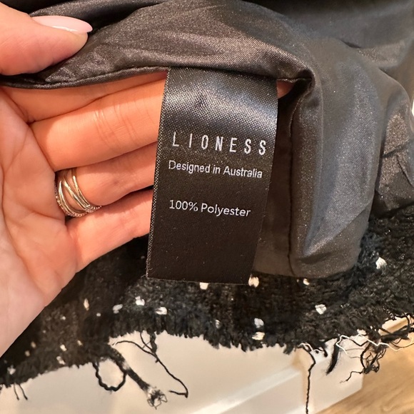 EUC Lioness Kendall Tweed Blazer with Sliver buttons - Picture 5 of 6